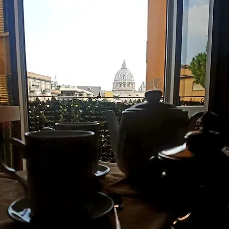 A Window Over Saint Peter 아파트 *